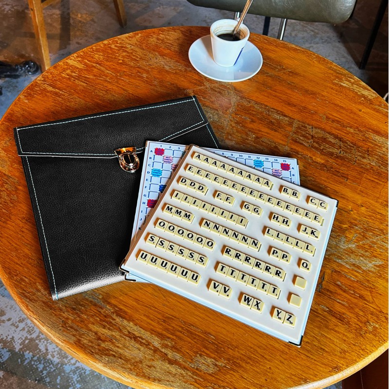 Scrabble De Voyage Magnétique - Version Française, Housse Simili Cuir, Idéal Pour Jouer En Famille Ou En Duplicate - Fabriqué En France