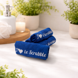 Serviette brodée “J’aime le Scrabble” – Le cadeau parfait pour passionnés