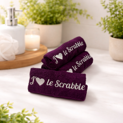 Serviette brodée “J’aime le Scrabble” – Le cadeau parfait pour passionnés