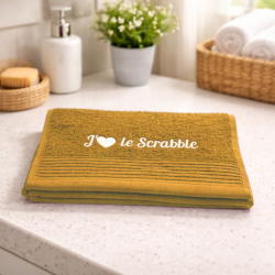 Serviette brodée “J’aime le Scrabble” – Le cadeau parfait pour passionnés