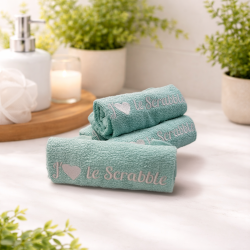 Serviette brodée “J’aime le Scrabble” – Le cadeau parfait pour passionnés