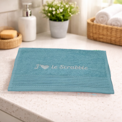 Serviette brodée “J’aime le Scrabble” – Le cadeau parfait pour passionnés